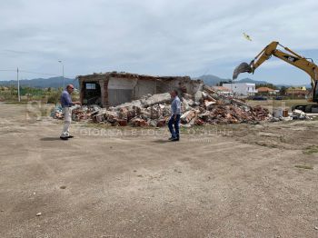 Milazzo - Milazzo (ME) - Rimosse le due strutture in cemento nella riviera di Ponente