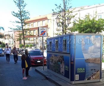 Milazzo - Milazzo (ME) - Installate due Ecoisole per le attività commerciali del centro cittadino