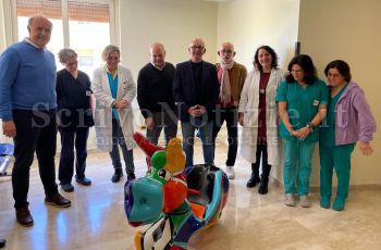 Milazzo - Milazzo (ME) - Consegnato al reparto di pediatria del Fogliani un cavallo a dondolo