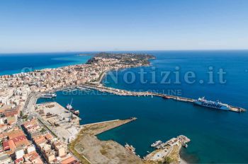 Milazzo - Milazzo (ME) - La protesta dei lavoratori al porto si sta rafforzando